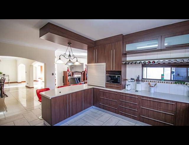 4 BEDROOM HOUSE FOR SALE IN MIDLANDS ESTATE